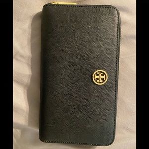 Tory Burch zip wallet